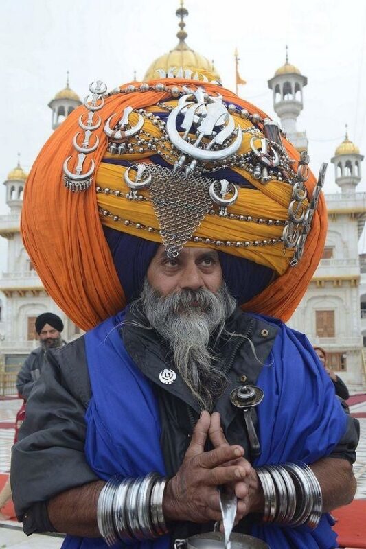 Фотография: Зачем жители Индии носят тюрбан? Раскрываем секрет эффектного головного убора №12 - BigPicture.ru
