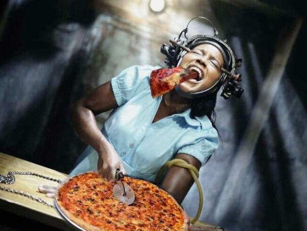 Фотография: Хоррор с кетчупом: пользователи добавляют в кадры из страшных фильмов пиццу №5 - BigPicture.ru