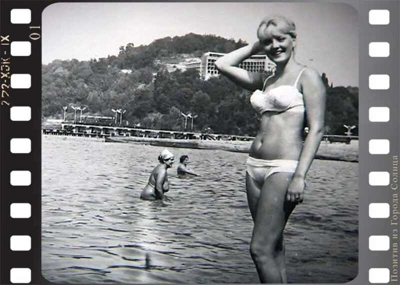 Фотография: Первые красавицы советского кино в купальниках на отдыхе №2 - BigPicture.ru
