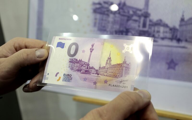 Фотография: Зачем в мире выпускают купюры номиналом ноль евро №2 - BigPicture.ru