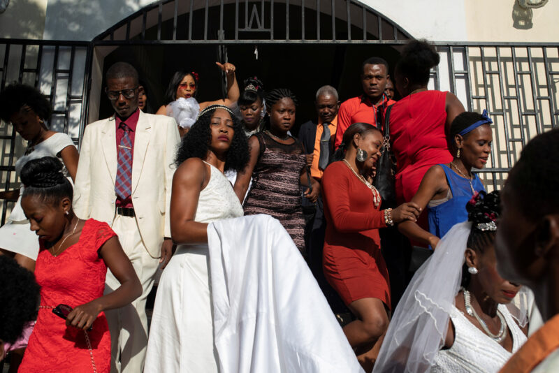 Фотография: Блеск и нищета гаитянских свадеб №7 - BigPicture.ru