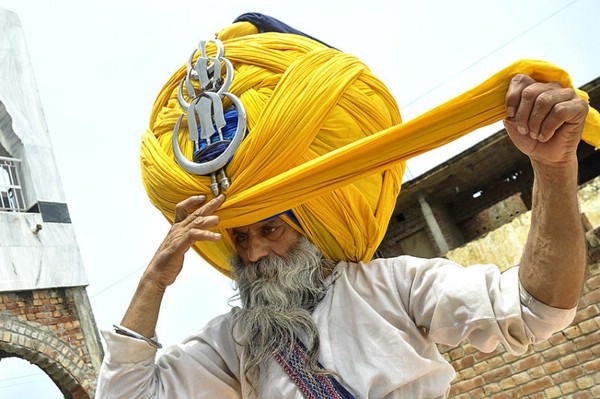 Фотография: Зачем жители Индии носят тюрбан? Раскрываем секрет эффектного головного убора №9 - BigPicture.ru