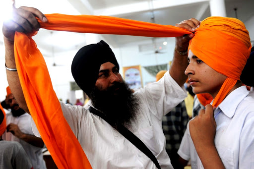 Фотография: Зачем жители Индии носят тюрбан? Раскрываем секрет эффектного головного убора №7 - BigPicture.ru