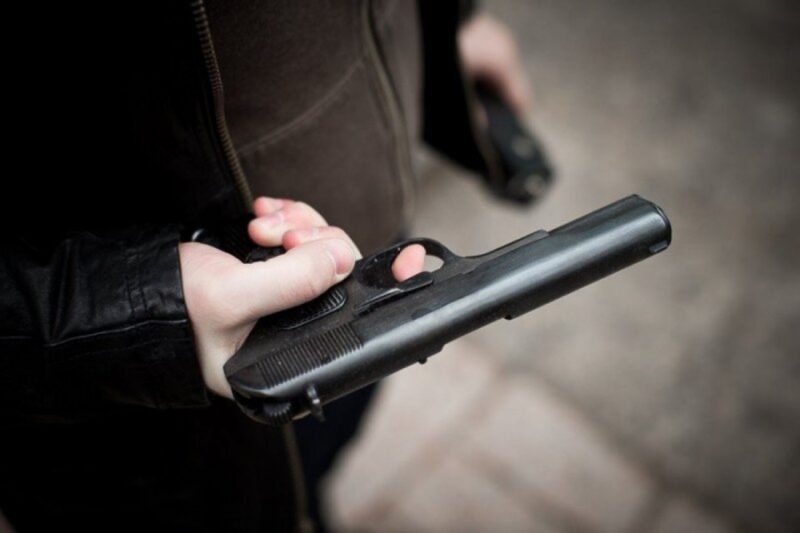 Фотография: В Нальчике учитель истории отстреливался от восьмиклассника и его родни №3 - BigPicture.ru
