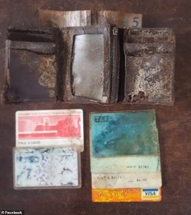 Фотография: Австралийцу вернули бумажник, потерянный им 26 лет назад на пляже №4 - BigPicture.ru