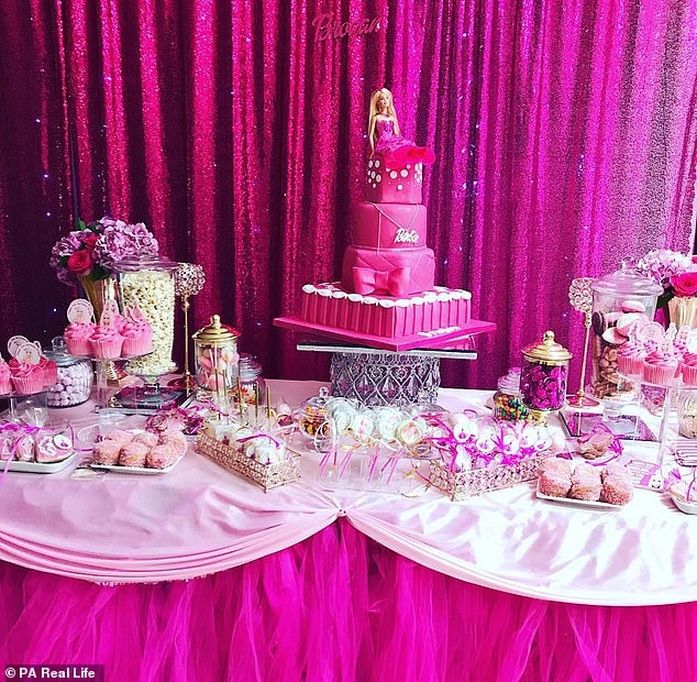 Фотография: Как мать из Великобритании потратила на вечеринки для 8-летней дочери 1,5 миллиона №6 - BigPicture.ru