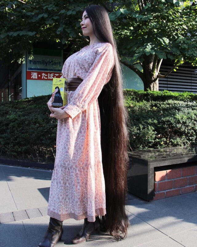 Фотография: Девушка с самыми длинными в Японии волосами вынуждена терпеть насмешки №4 - BigPicture.ru