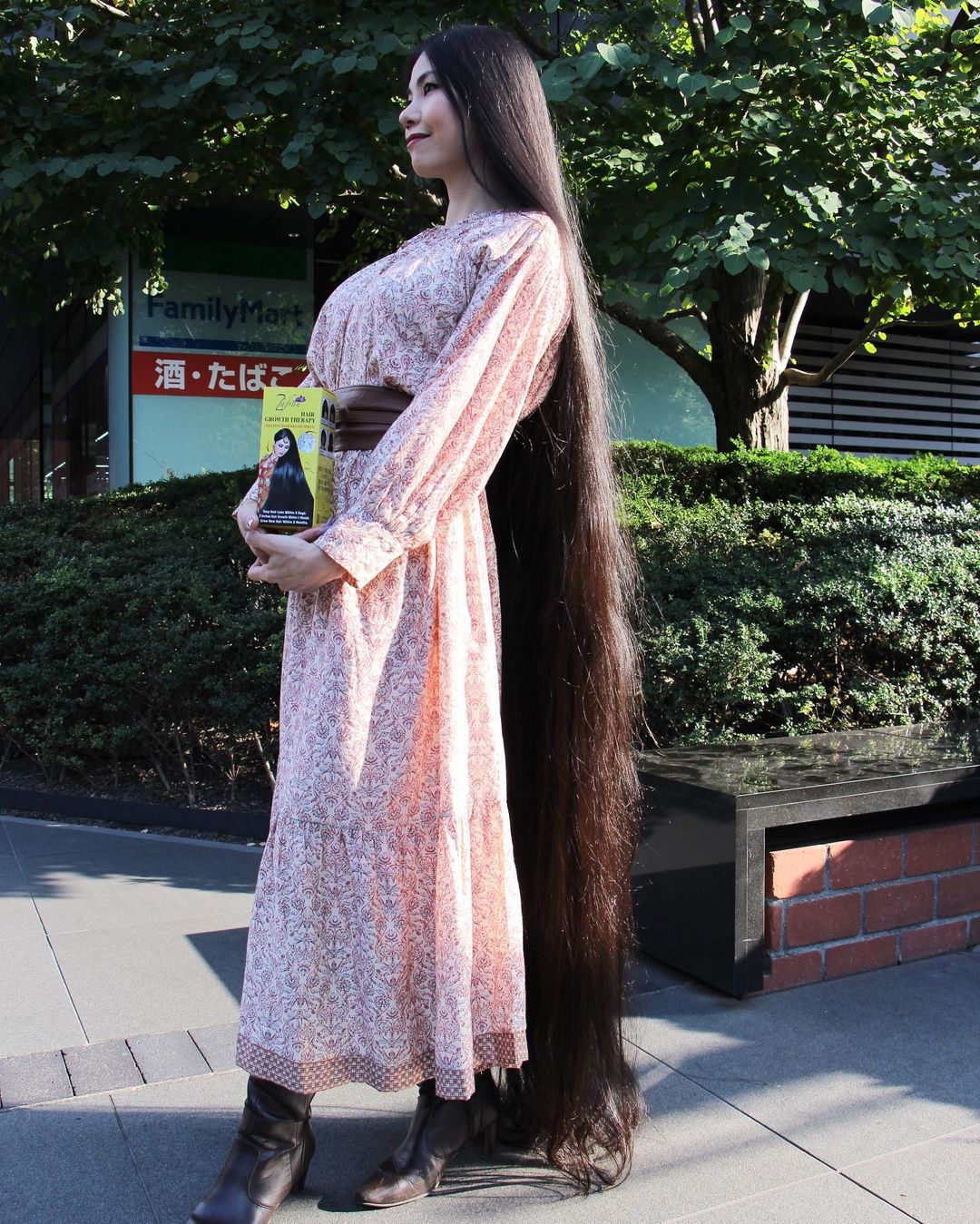 У кого самые длинные волосы в японии