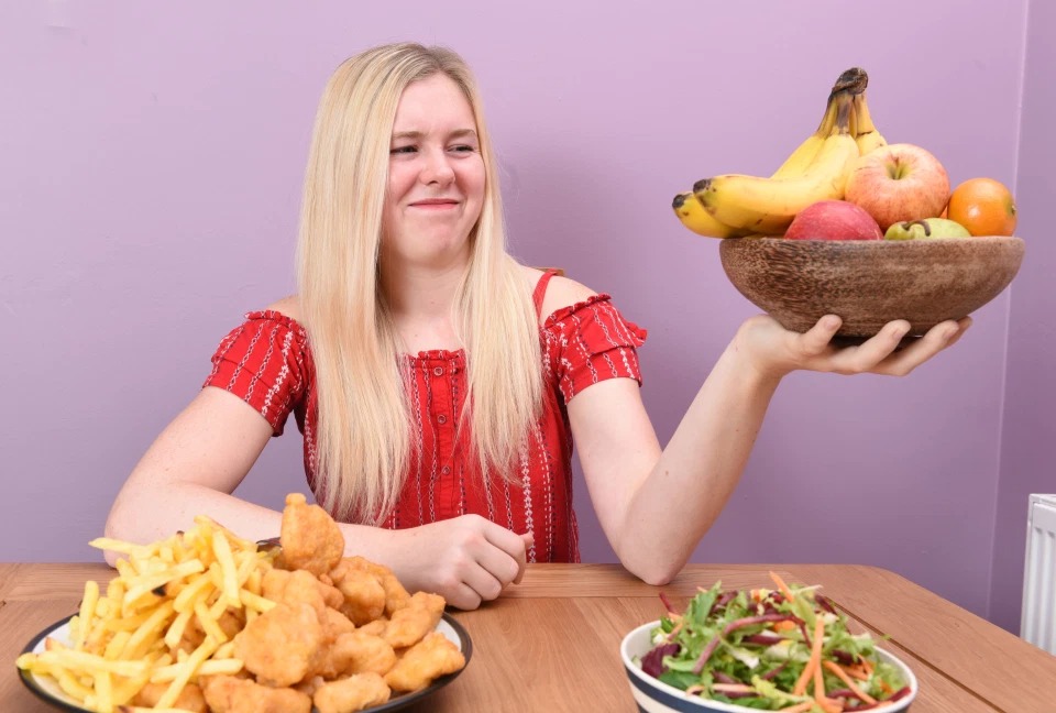 Фотография: Юная британка 15 лет ела только куриные наггетсы и картошку фри из-за редкого пищевого расстройства №2 - BigPicture.ru