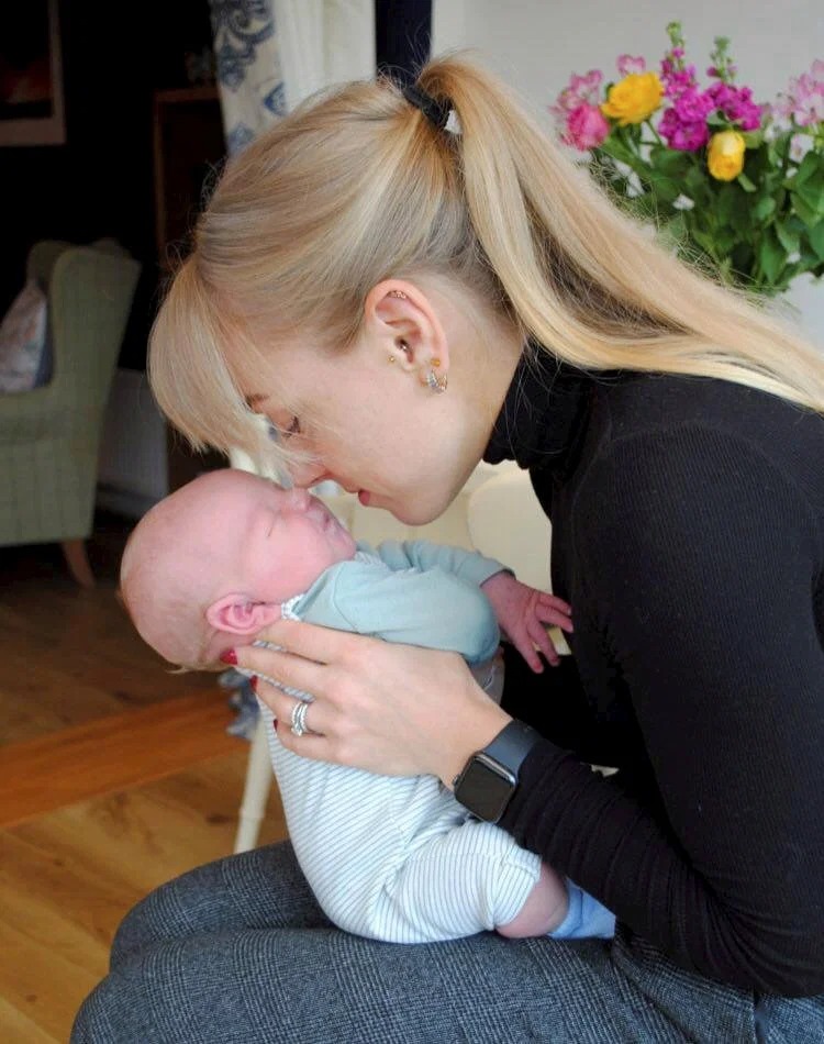 Фотография: Дружеский жест: как женщина, которая родилась без матки, стала мамой №9 - BigPicture.ru