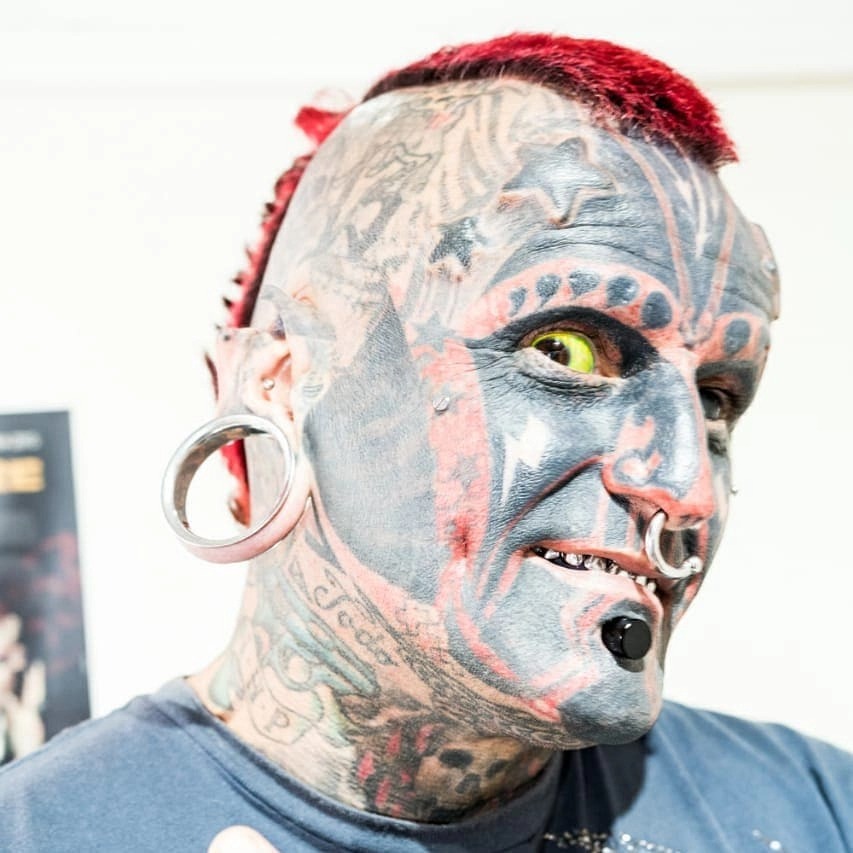 Фотография: Число зверя: одержимый татуировками уругваец хочет вырезать на черепе 