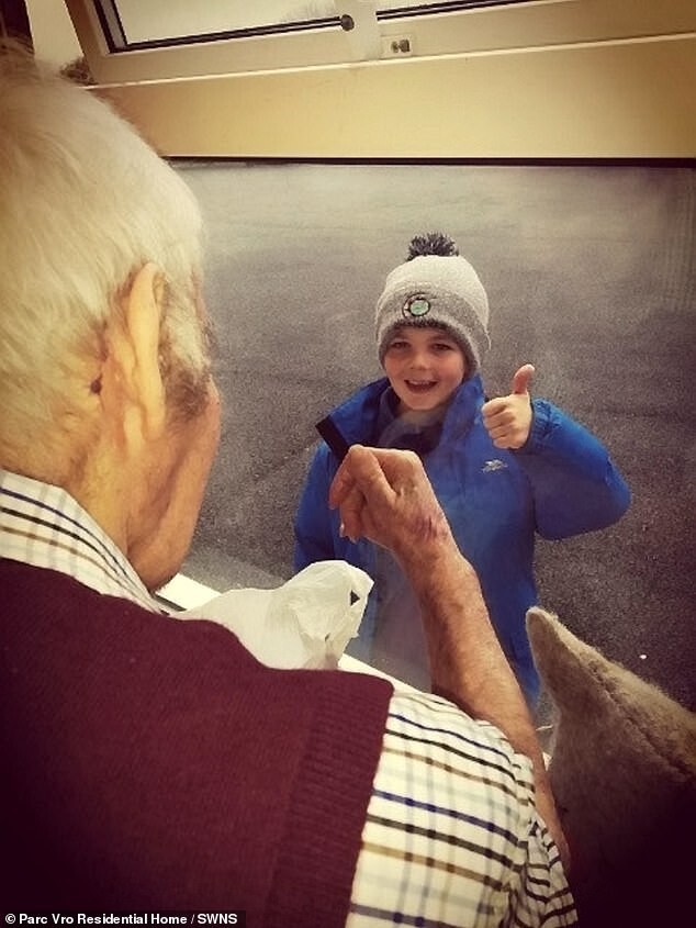 Фотография: 7-летний мальчик и 93-летний мужчина стали друзьями по переписке №3 - BigPicture.ru