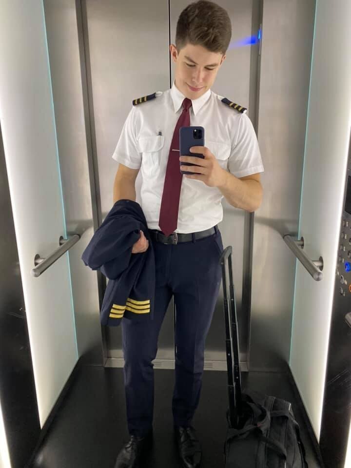 Фотография: 23-летний пилот наглядно показал, как изменилась его жизнь после начала пандемии №2 - BigPicture.ru
