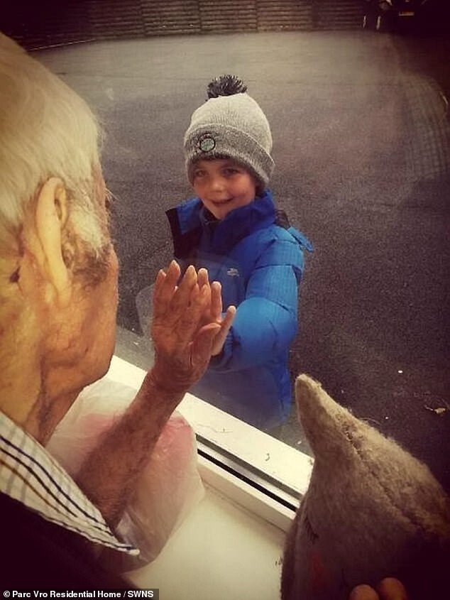 Фотография: 7-летний мальчик и 93-летний мужчина стали друзьями по переписке №2 - BigPicture.ru
