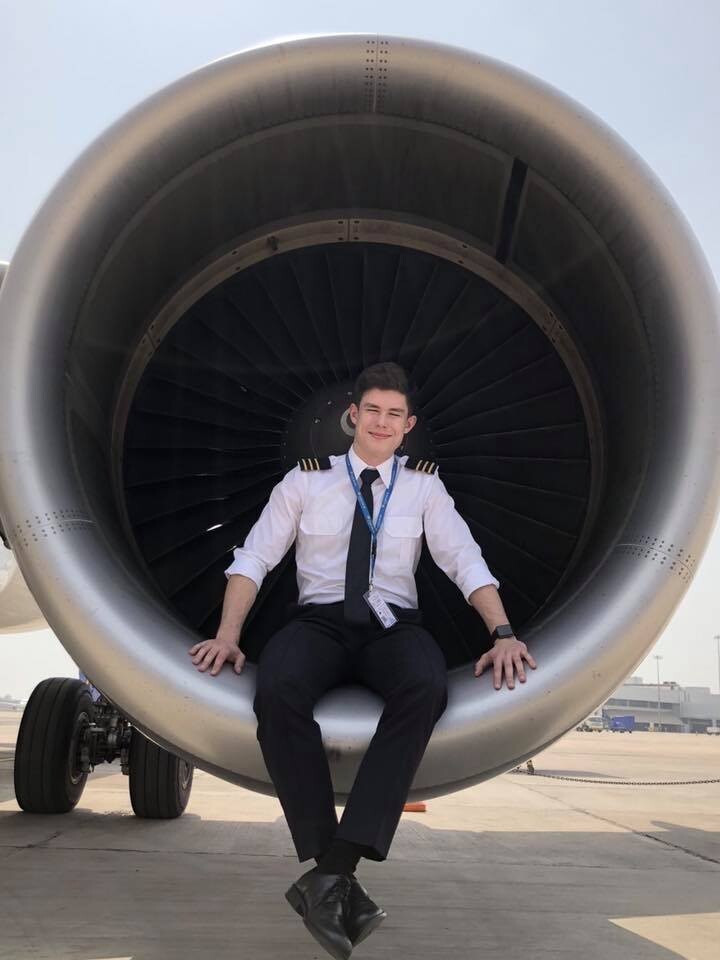Фотография: 23-летний пилот наглядно показал, как изменилась его жизнь после начала пандемии №5 - BigPicture.ru