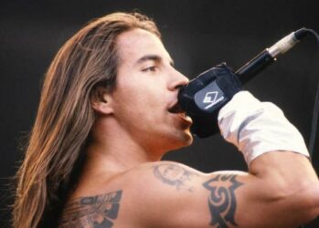 Секс с сестрой Фли и переодевание в маму: секреты Энтони Кидиса из Red Hot Chili Peppers