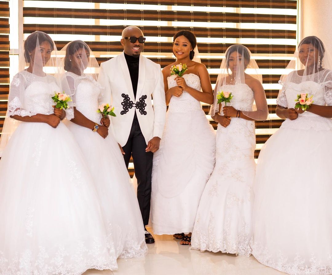 Фотография: Мачо из Нигерии явился на свадьбу в окружении 6 беременных женщин, утверждая, что он - отец всех детей №2 - BigPicture.ru