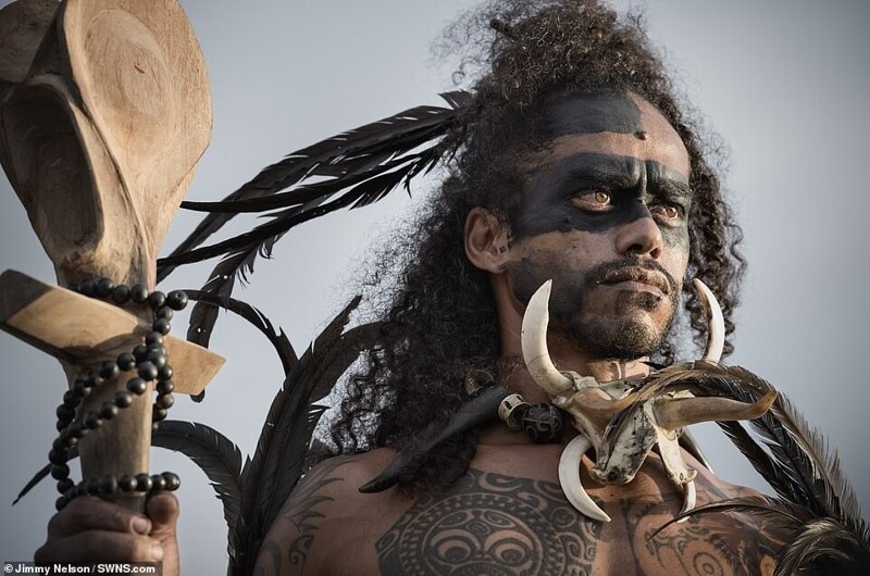 Фотография: Уединенное племя с невероятно красивыми людьми в объективе Джимми Нельсона №24 - BigPicture.ru