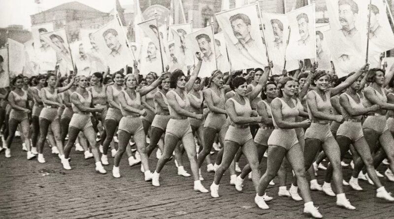 Фотография: Женское белье в СССР: что носили дамы самой счастливой страны планеты №7 - BigPicture.ru