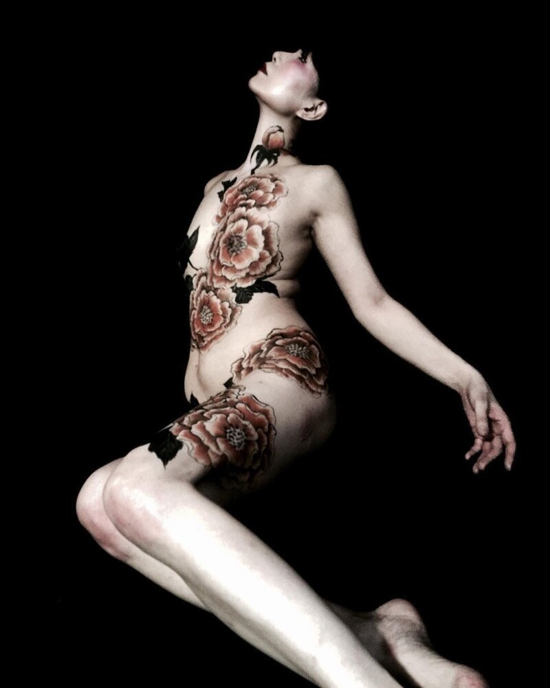 Фотография: Японский боди-арт от Гаку Азума: картины тушью на женских телах №5 - BigPicture.ru