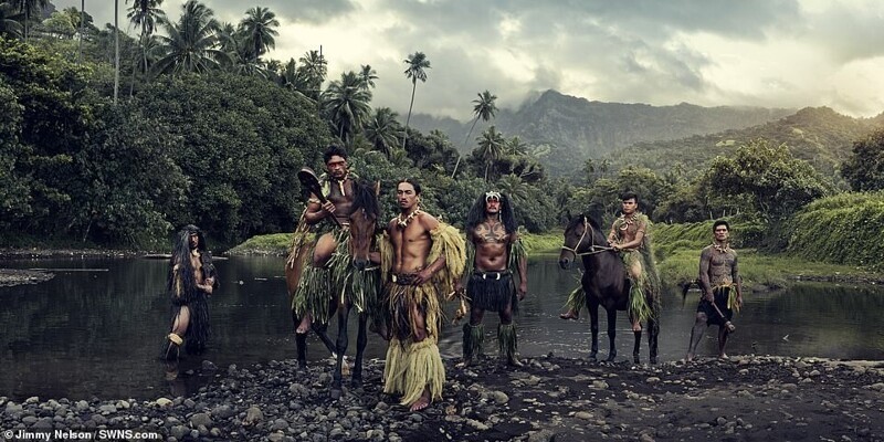 Фотография: Уединенное племя с невероятно красивыми людьми в объективе Джимми Нельсона №15 - BigPicture.ru