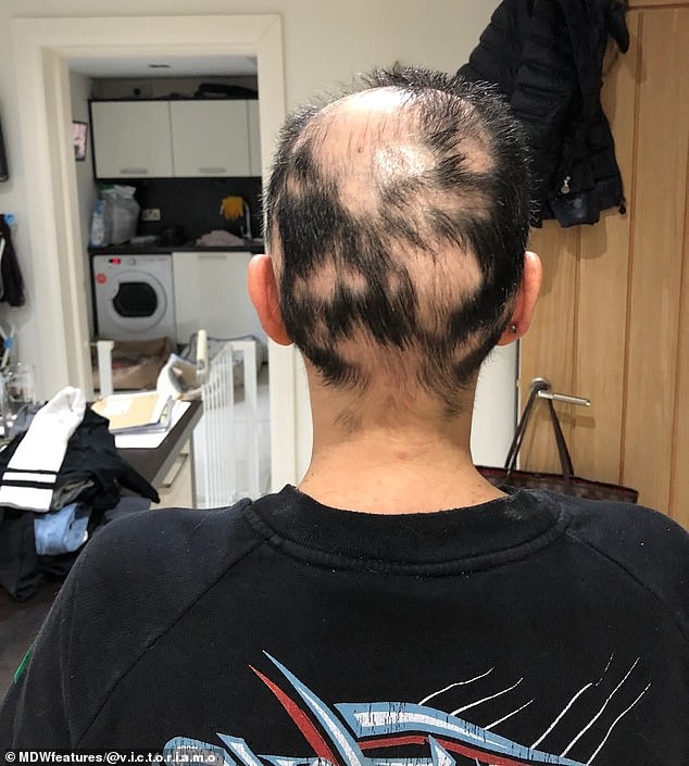 Фотография: Облысев, парикмахерша из Британии побрилась под ноль и теперь вдохновляет других своим примером №2 - BigPicture.ru