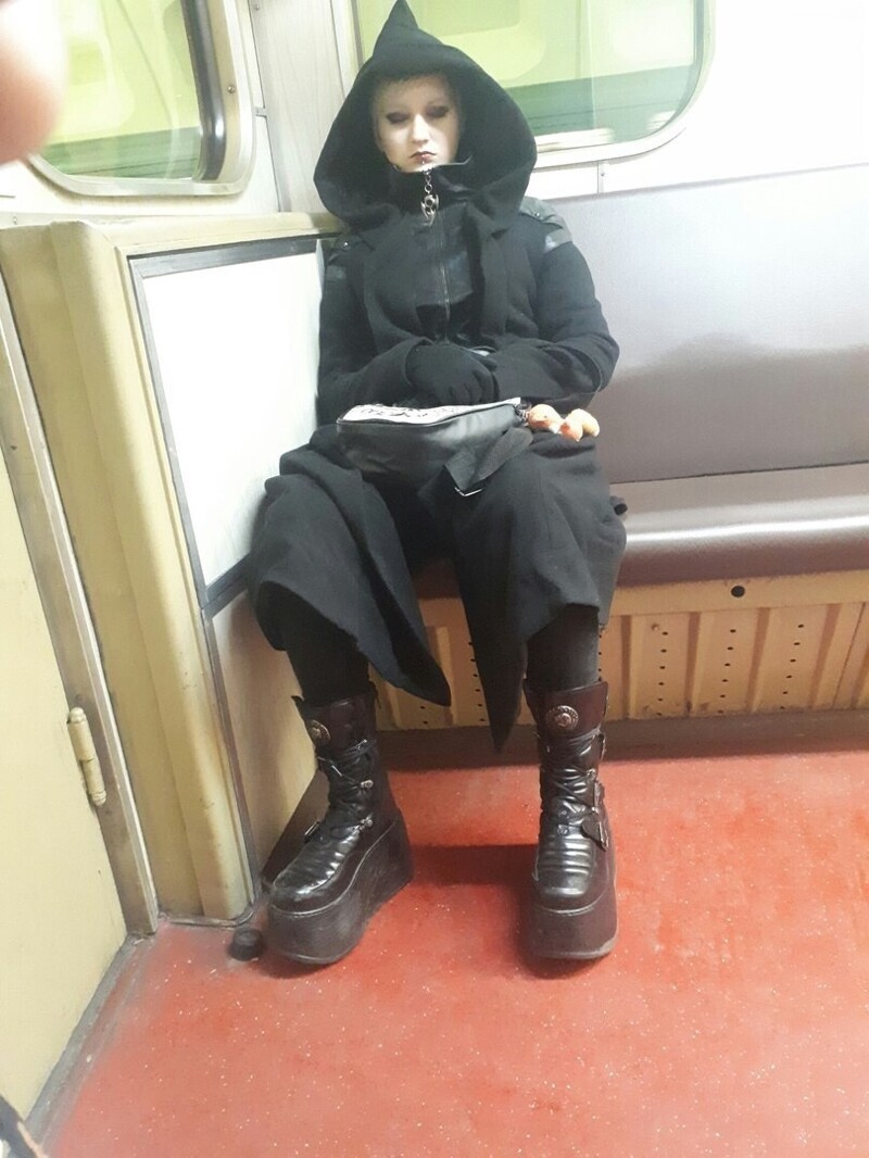 Фотография: 22 стильных пассажира метро Санкт-Петербурга №13 - BigPicture.ru