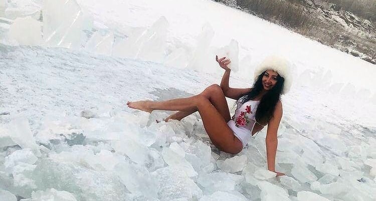 Фотография: Зимние купальщицы, которым не нужно ждать Крещения №14 - BigPicture.ru