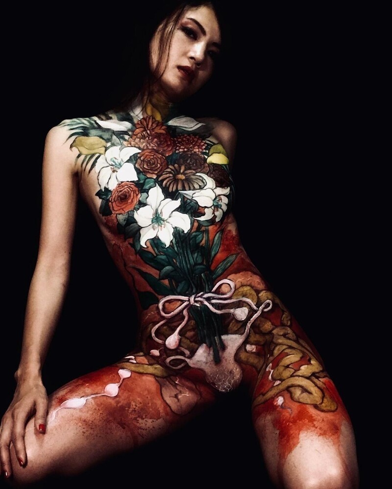 Фотография: Японский боди-арт от Гаку Азума: картины тушью на женских телах №25 - BigPicture.ru