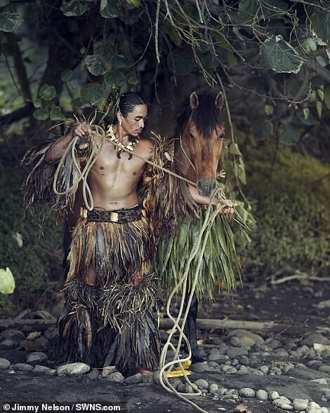 Фотография: Уединенное племя с невероятно красивыми людьми в объективе Джимми Нельсона №5 - BigPicture.ru