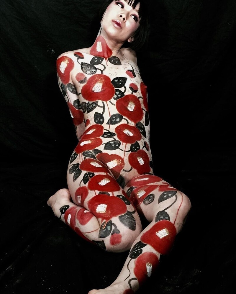 Фотография: Японский боди-арт от Гаку Азума: картины тушью на женских телах №19 - BigPicture.ru