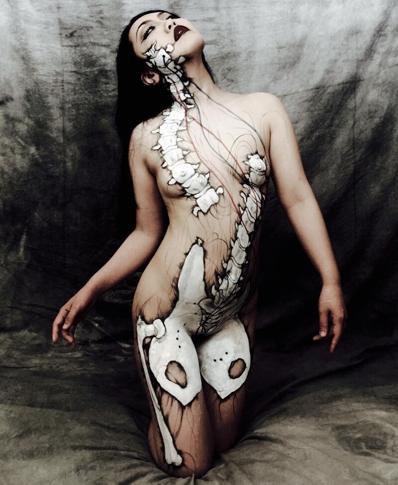 Фотография: Японский боди-арт от Гаку Азума: картины тушью на женских телах №13 - BigPicture.ru