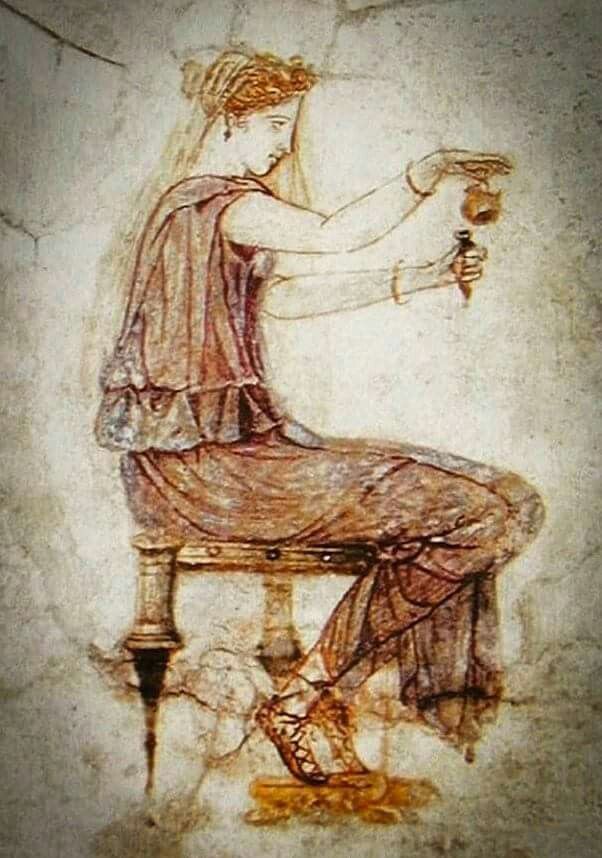 Древнеримская фреска с изображением женщины в окружении сосудов и флаконов