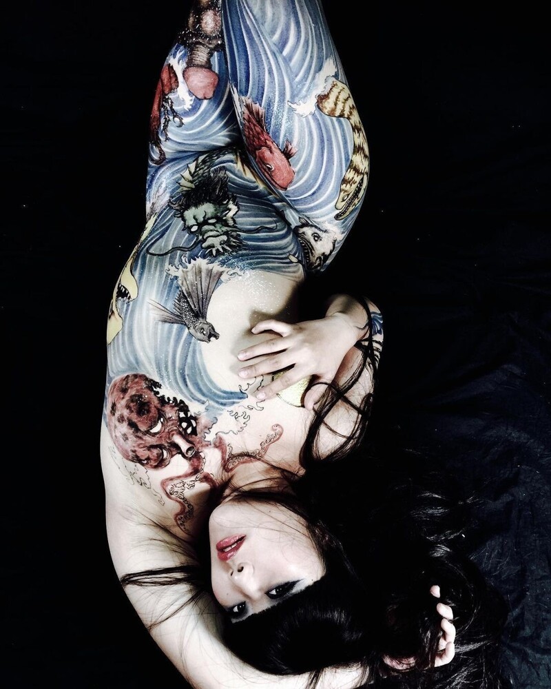 Фотография: Японский боди-арт от Гаку Азума: картины тушью на женских телах №22 - BigPicture.ru