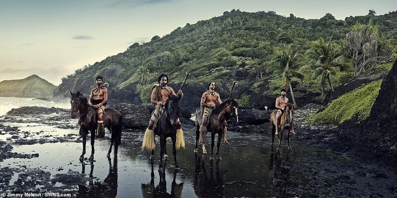 Фотография: Уединенное племя с невероятно красивыми людьми в объективе Джимми Нельсона №9 - BigPicture.ru