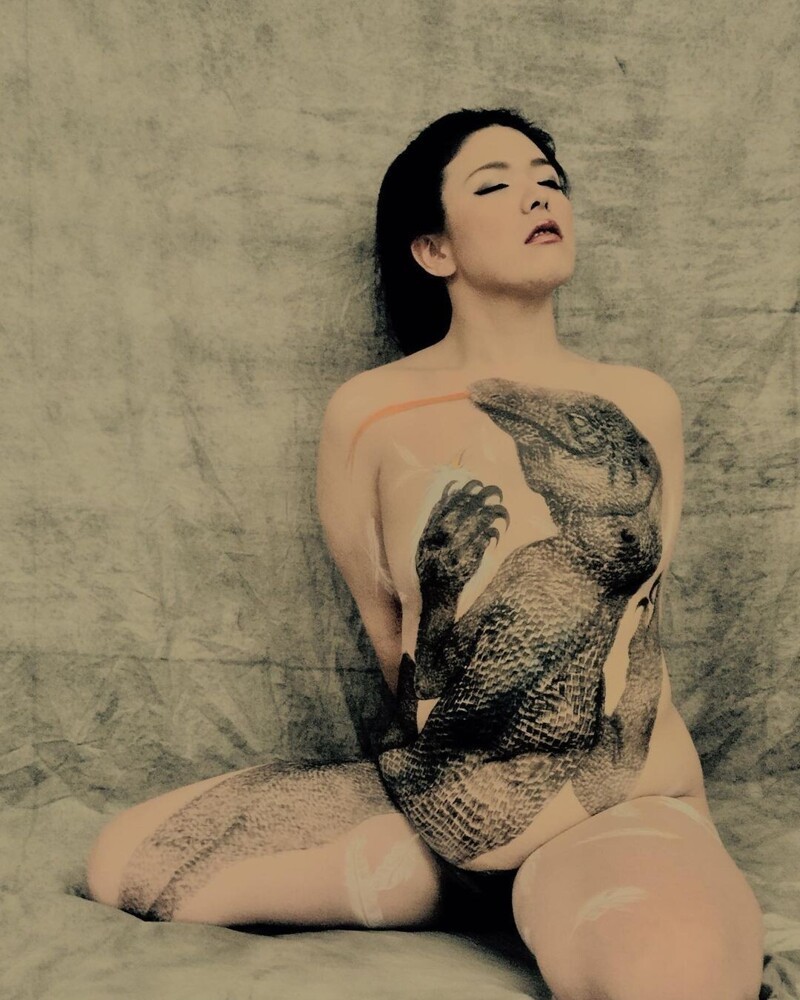 Фотография: Японский боди-арт от Гаку Азума: картины тушью на женских телах №15 - BigPicture.ru
