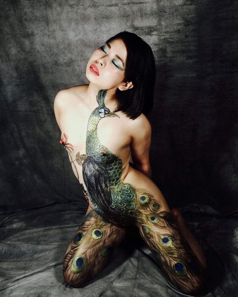 Фотография: Японский боди-арт от Гаку Азума: картины тушью на женских телах №20 - BigPicture.ru