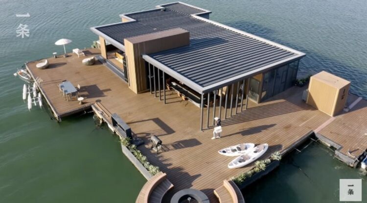 Фотография: Китаец построил морской плавучий дом площадью 56 квадратных метров №2 - BigPicture.ru