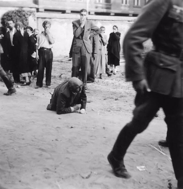 Фотография: 30 шокирующих фотографий львовских погромов 1941 года №28 - BigPicture.ru