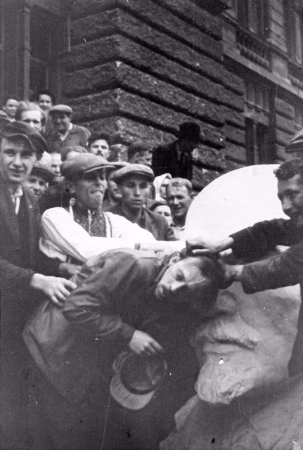 Фотография: 30 шокирующих фотографий львовских погромов 1941 года №20 - BigPicture.ru