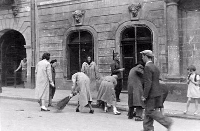Фотография: 30 шокирующих фотографий львовских погромов 1941 года №27 - BigPicture.ru