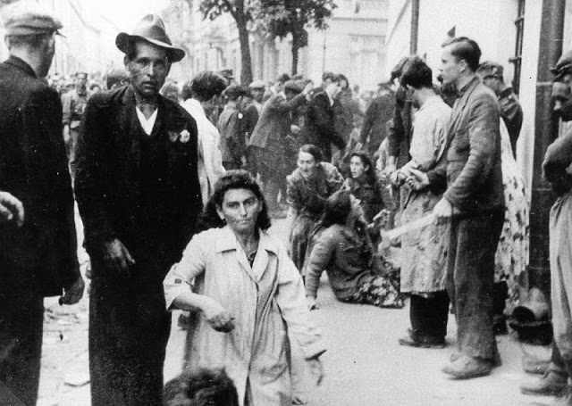 Фотография: 30 шокирующих фотографий львовских погромов 1941 года №19 - BigPicture.ru