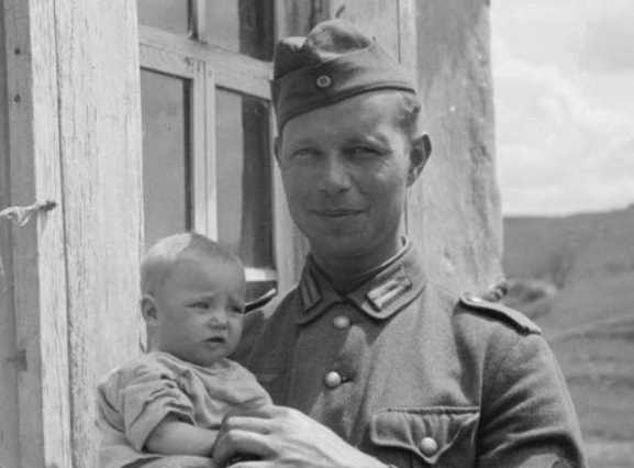 Фотография: Советские потомки немецких солдат: сколько детей родилось от врага в Великую Отечественную №4 - BigPicture.ru