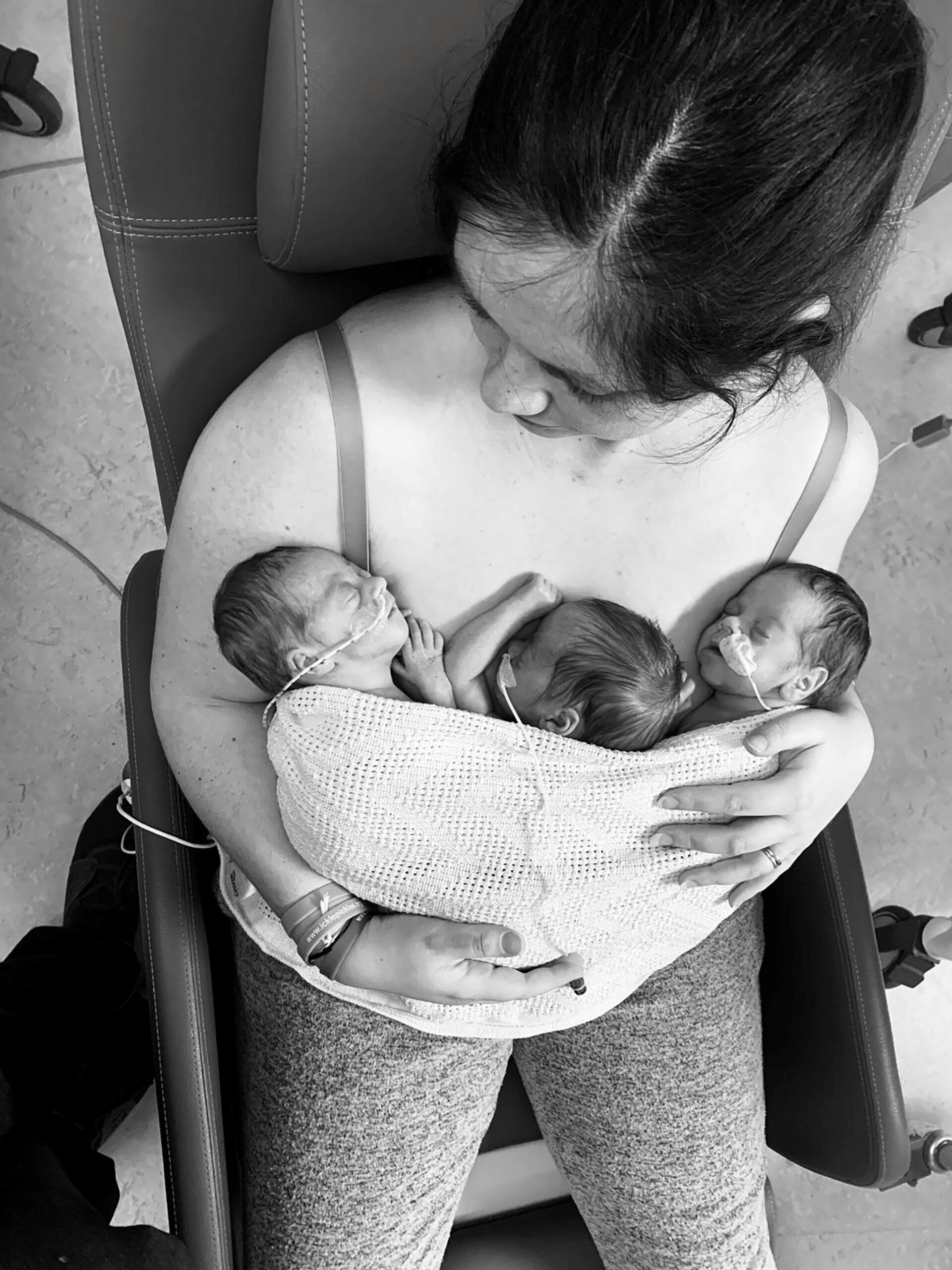 Фотография: Три близнеца из двух маток: уникальный случай рождения тройни в Великобритании №3 - BigPicture.ru