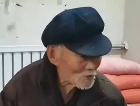 Фотография: Курение, алкоголь и никаких ограничений в еде: 100-летний китаец раскрыл свой секрет долголетия №2 - BigPicture.ru