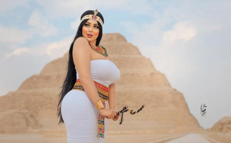 Фотография: В Египте арестовали фотографа и модель за откровенные съемки возле пирамид №7 - BigPicture.ru