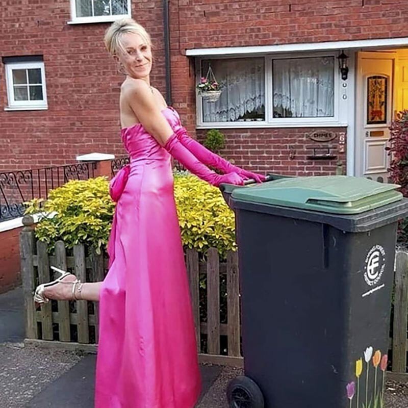 Фотография: Зачем эта женщина каждую неделю выносила мусор в новом платье №7 - BigPicture.ru