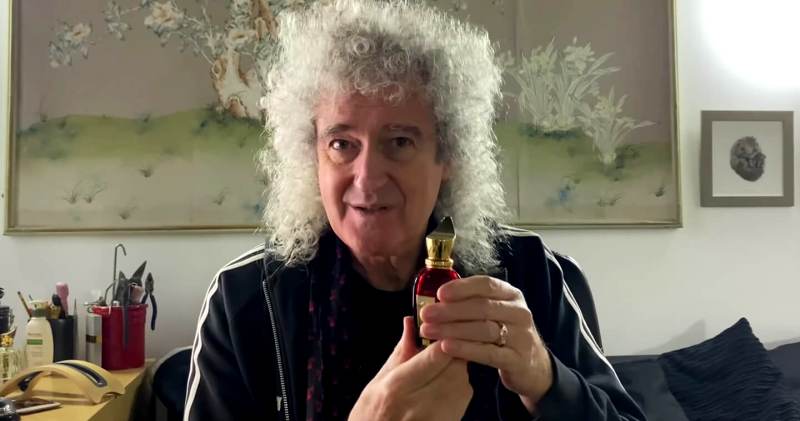 Фотография: Гитарист Queen порадовал ценителей эксклюзива парфюмом с запахом барсука №1 - BigPicture.ru