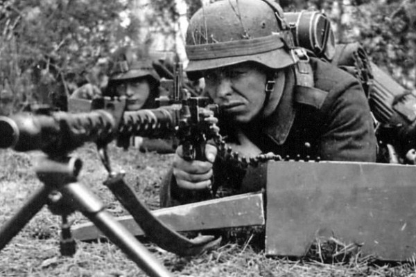 Почему избежал расплаты пулеметчик «Чудовище Омахи» — немец, убивший 2000 американцев