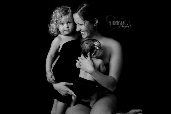 Фотография: Откровенный фотопроект: как на самом деле выглядят женщины после родов №17 - BigPicture.ru